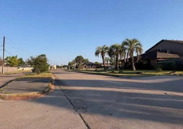 Photo 3 of Townhouse for sale at 11487 Sabo Rd, Houston, TX 77089 | MLS# 34148833 | Listing updated on 2026-09-25