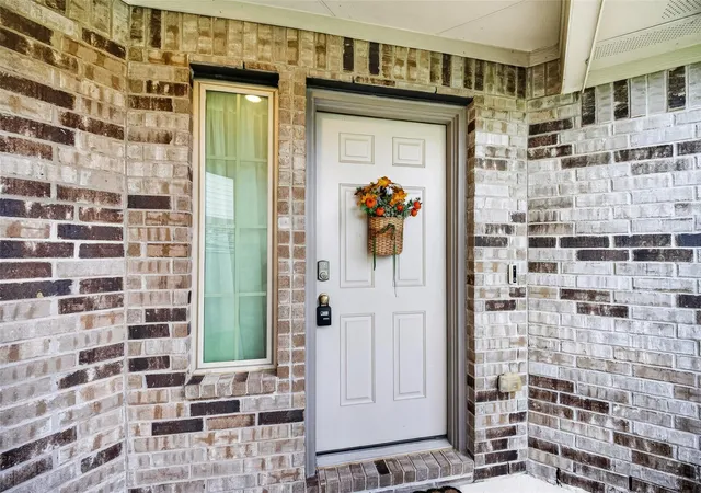 Photo 4 of Single family home for sale at 8623 River Crst Dr, Baytown, TX 77521 | MLS# 58298964 | Listing updated on 2026-10-21