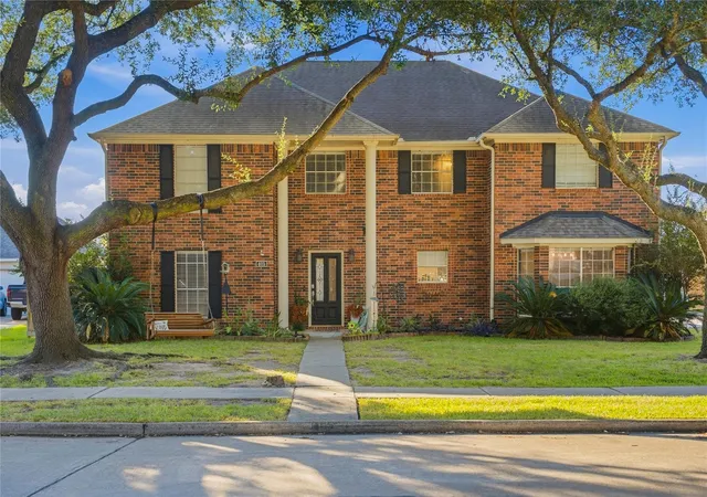 Photo 1 of Single family home for sale at 405 Regency Ct, Friendswood, TX 77546 | MLS# 84857741 | Listing updated on 2026-10-08