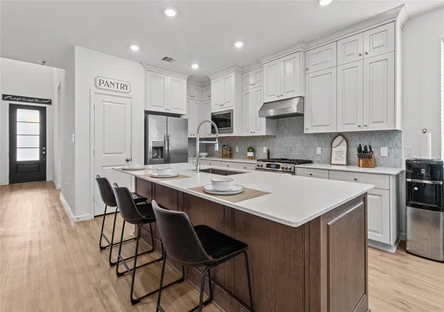 Photo 3 of Single family home for sale at 2909 Ballast Green Dr, La Marque, TX 77568 | MLS# 13902040 | Listing updated on 2026-09-12
