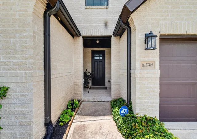Photo 4 of Single family home for sale at 27419 Parker Spring Ct, Katy, TX 77494 | MLS# 85233315 | Listing updated on 2026-09-19