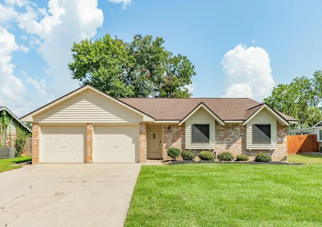 Photo 2 of Single family home for sale at 528 Daffodil St, Lake Jackson, TX 77566 | MLS# 54989881 | Listing updated on 2026-10-05