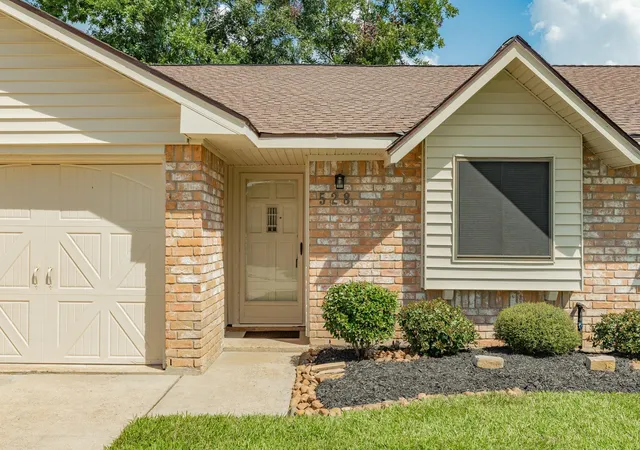 Photo 4 of Single family home for sale at 528 Daffodil St, Lake Jackson, TX 77566 | MLS# 54989881 | Listing updated on 2026-10-05