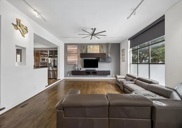 Photo 3 of Townhouse for sale at 1203 Studer St, Houston, TX 77007 | MLS# 15885059 | Listing updated on 2026-09-24