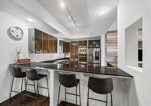Photo 4 of Townhouse for sale at 1203 Studer St, Houston, TX 77007 | MLS# 15885059 | Listing updated on 2026-09-24
