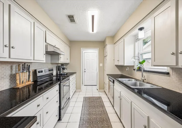 Photo 2 of Single family home for sale at 807 W Galveston St, League City, TX 77573 | MLS# 96097688 | Listing updated on 2026-09-14