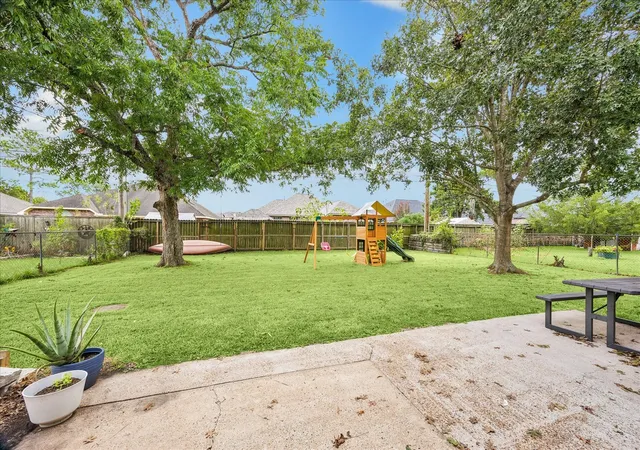 Photo 4 of Single family home for sale at 807 W Galveston St, League City, TX 77573 | MLS# 96097688 | Listing updated on 2026-09-14
