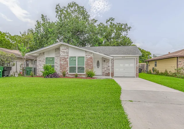 Photo 2 of Single family home for sale at 5003 Denoron Dr, Houston, TX 77048 | MLS# 63670420 | Listing updated on 2026-09-19