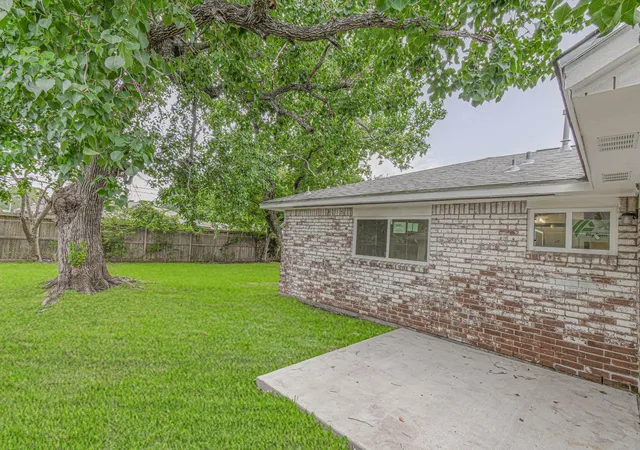Photo 3 of Single family home for sale at 5003 Denoron Dr, Houston, TX 77048 | MLS# 63670420 | Listing updated on 2026-09-19