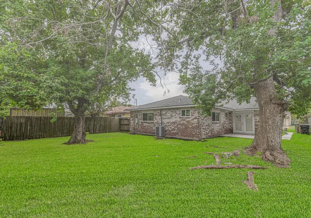 Photo 4 of Single family home for sale at 5003 Denoron Dr, Houston, TX 77048 | MLS# 63670420 | Listing updated on 2026-09-19