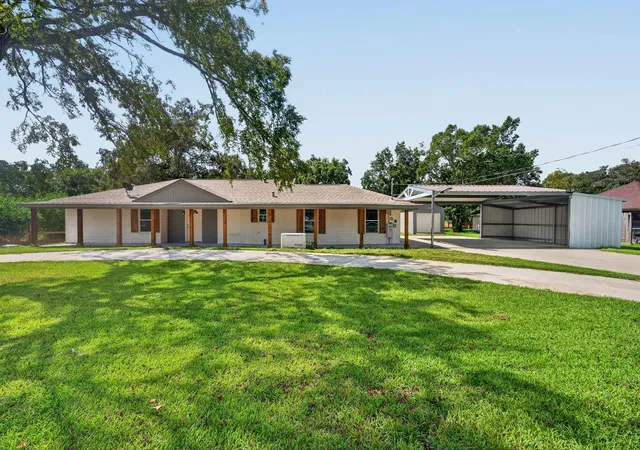 Photo 1 of Single family home for sale at 1718 County Rd 401, Dayton, TX 77535 | MLS# 94268595 | Listing updated on 2026-09-28