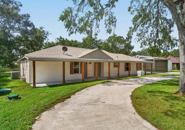 Photo 2 of Single family home for sale at 1718 County Rd 401, Dayton, TX 77535 | MLS# 94268595 | Listing updated on 2026-09-28