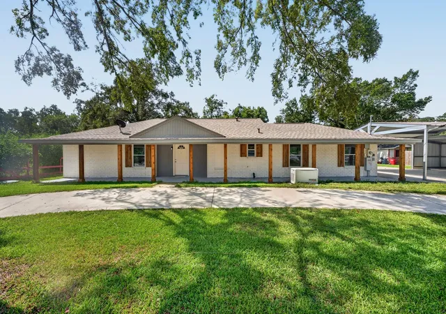 Photo 3 of Single family home for sale at 1718 County Rd 401, Dayton, TX 77535 | MLS# 94268595 | Listing updated on 2026-09-28