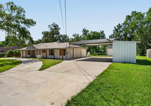 Photo 3 of Single family home for sale at 1718 County Rd 401, Dayton, TX 77535 | MLS# 94268595 | Listing updated on 2026-09-28