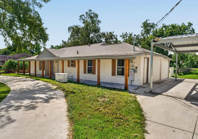Photo 4 of Single family home for sale at 1718 County Rd 401, Dayton, TX 77535 | MLS# 94268595 | Listing updated on 2026-09-28