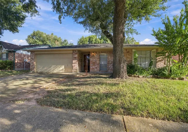 Photo 2 of Single family home for sale at 13826 Southline Rd, Sugar Land, TX 77498 | MLS# 15974532 | Listing updated on 2026-09-17