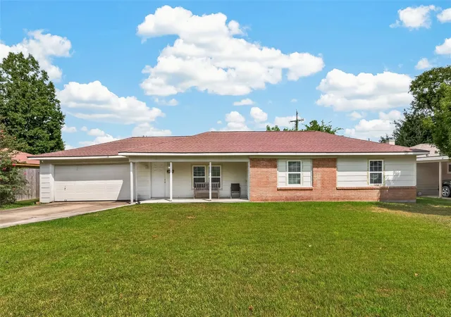 Photo 1 of Sale Pending at 10410 Moorberry Ln, Houston, TX 77043 | MLS# 39955961 | Listing updated on 2026-10-06