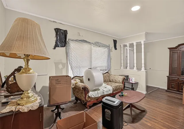 Photo 3 of Sale Pending at 10410 Moorberry Ln, Houston, TX 77043 | MLS# 39955961 | Listing updated on 2026-10-06