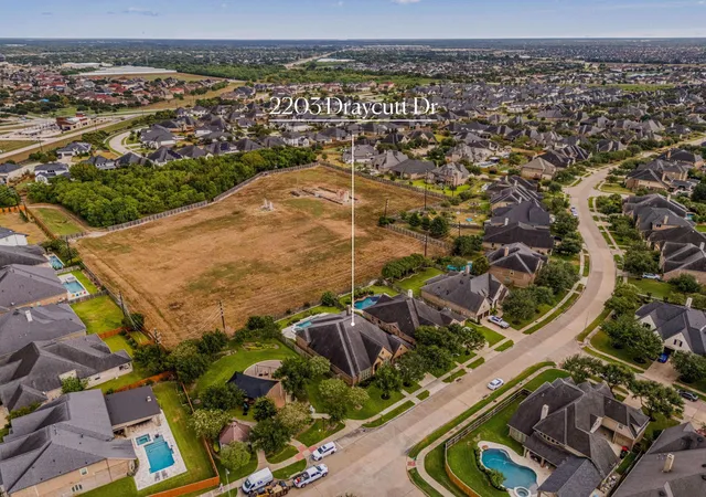 Photo 3 of Sale Pending at 2203 Draycutt Dr, Katy, TX 77494 | MLS# 17833051 | Listing updated on 2026-09-18