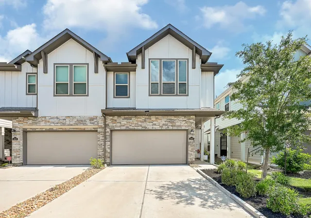 Photo 1 of Townhouse for sale at 4027 Balboa Dr, Rosharon, TX 77583 | MLS# 11901686 | Listing updated on 2026-09-01