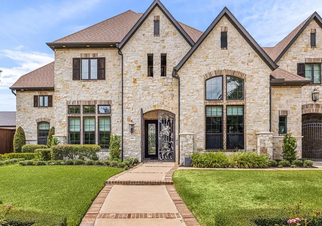 Photo 3 of Mansion for sale at 1513 Huge Oaks St, Houston, TX 77055 | MLS# 14439306 | Listing updated on 2026-09-13