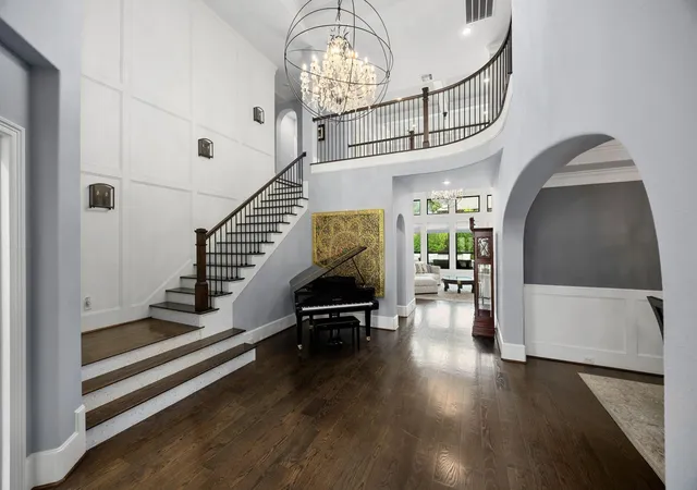 Photo 4 of Single family home for sale at 1513 Huge Oaks St, Houston, TX 77055 | MLS# 14439306 | Listing updated on 2026-09-13