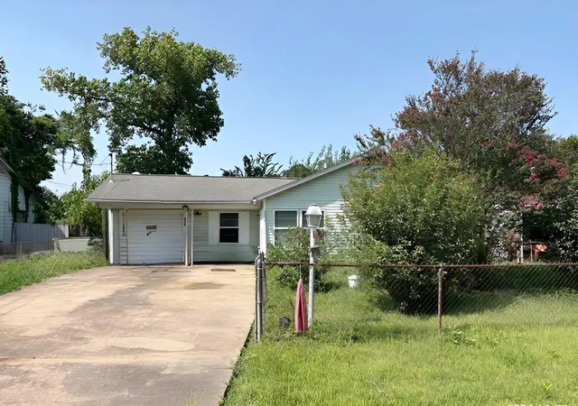 Photo 3 of Single family home for sale at 7543 Touchstone St, Houston, TX 77028 | MLS# 65776020 | Listing updated on 2026-09-09