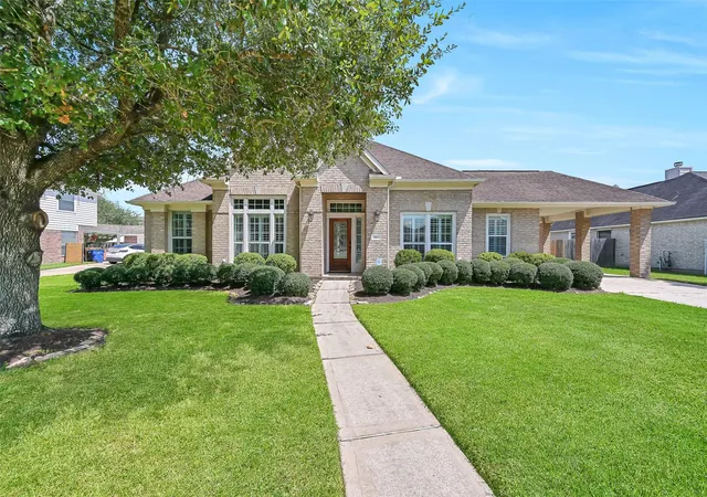 Photo 1 of Single family home for sale at 1813 Sandy Lake Dr, Friendswood, TX 77546 | MLS# 21184878 | Listing updated on 2026-09-20