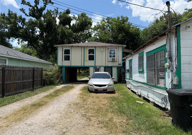 Photo 3 of Multi family home for sale at 4406 Cavalcade St, Houston, TX 77026 | MLS# 75175982 | Listing updated on 2026-09-17