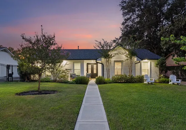 Photo 1 of Sale Pending at 2319 Elmgate Dr, Houston, TX 77080 | MLS# 4112630 | Listing updated on 2026-09-16