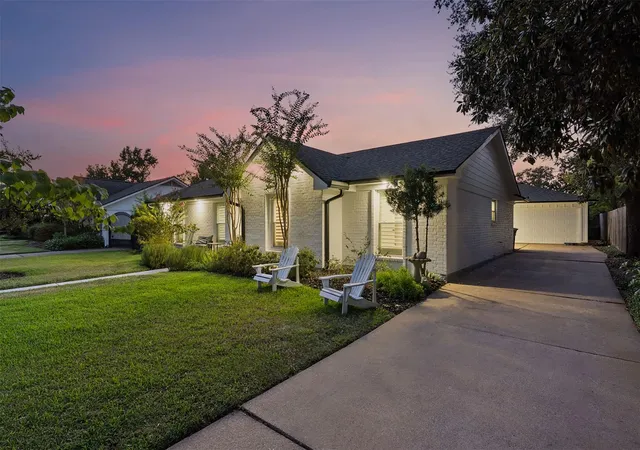 Photo 3 of Sale Pending at 2319 Elmgate Dr, Houston, TX 77080 | MLS# 4112630 | Listing updated on 2026-09-16