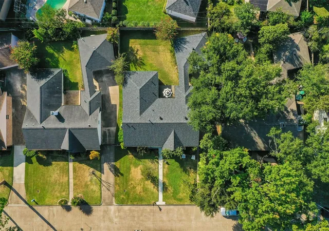 Photo 4 of Sale Pending at 2319 Elmgate Dr, Houston, TX 77080 | MLS# 4112630 | Listing updated on 2026-09-16