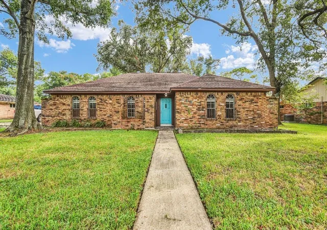 Photo 1 of Single family home for sale at 133 Nasturtium St, Lake Jackson, TX 77566 | MLS# 17546089 | Listing updated on 2026-09-15
