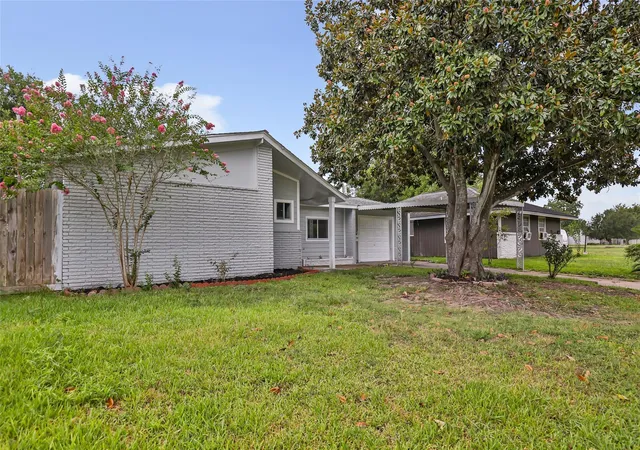 Photo 1 of Single family home for sale at 666 Elton St, Houston, TX 77034 | MLS# 13409904 | Listing updated on 2026-09-12