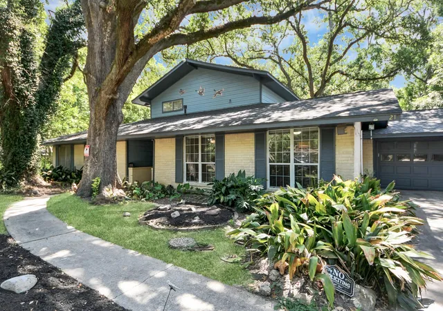 Photo 3 of Single family home for sale at 215 Hardy St, Bacliff, TX 77518 | MLS# 27436783 | Listing updated on 2026-09-23