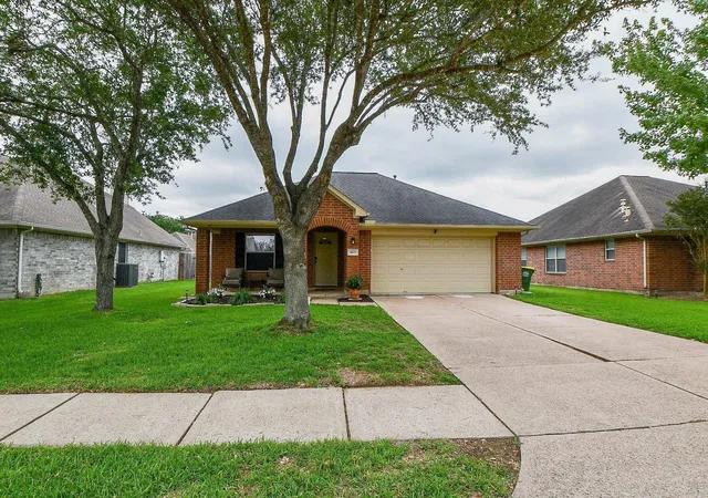 Photo 2 of Single family home for sale at 4107 Merlet Dr, Pearland, TX 77584 | MLS# 51527093 | Listing updated on 2026-09-19