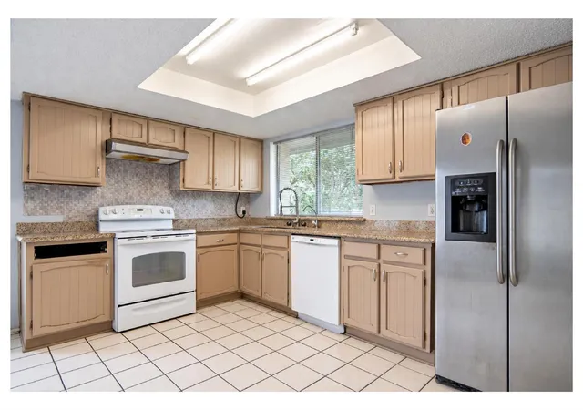 Photo 4 of Sale Pending at 12711 Villawood Ln, Houston, TX 77072 | MLS# 89944163 | Listing updated on 2026-09-20