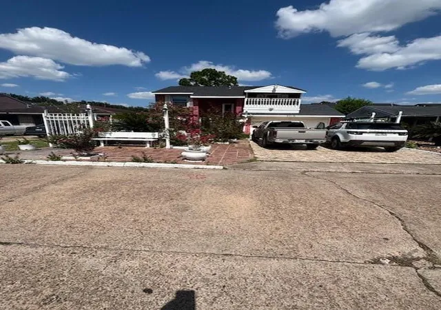 Photo 2 of Single family home for sale at 9718 Debbie Ln, Houston, TX 77038 | MLS# 62958654 | Listing updated on 2026-09-04
