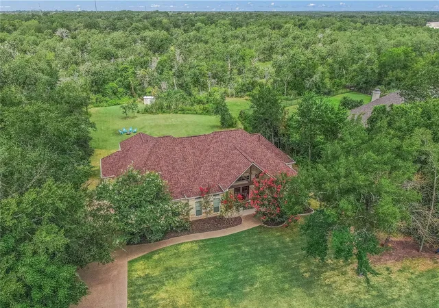 Photo 1 of Single family home for sale at 2007 Moses Crk Ct, College Station, TX 77845 | MLS# 11536016 | Listing updated on 2026-09-01
