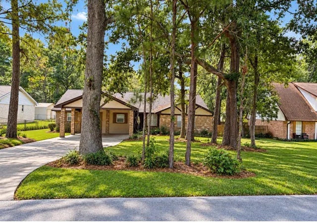 Photo 2 of Single family home for sale at 111 Rigby Owen Rd, Conroe, TX 77304 | MLS# 81763590 | Listing updated on 2026-10-07