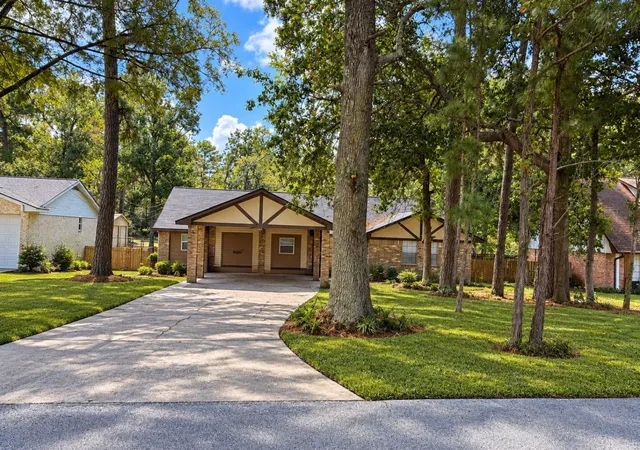 Photo 3 of Single family home for sale at 111 Rigby Owen Rd, Conroe, TX 77304 | MLS# 81763590 | Listing updated on 2026-10-07