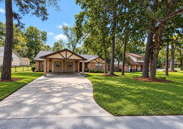 Photo 3 of Single family home for sale at 111 Rigby Owen Rd, Conroe, TX 77304 | MLS# 81763590 | Listing updated on 2026-10-07