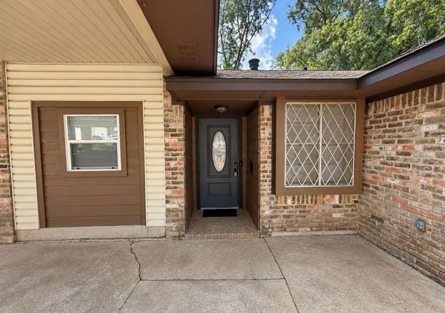 Photo 4 of Single family home for sale at 111 Rigby Owen Rd, Conroe, TX 77304 | MLS# 81763590 | Listing updated on 2026-10-07