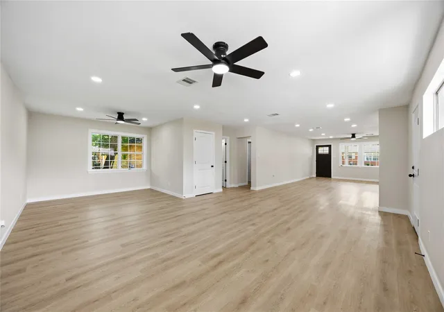 Photo 4 of Single family home for sale at 724 Oriole Ln, Pasadena, TX 77502 | MLS# 50345047 | Listing updated on 2026-09-12
