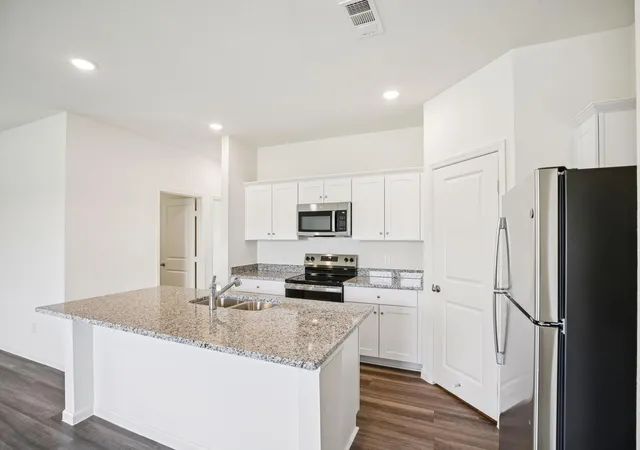 Photo 3 of Single family home for sale at 31103 Williams Landing St, Waller, TX 77484 | MLS# 29289635 | Listing updated on 2026-10-10