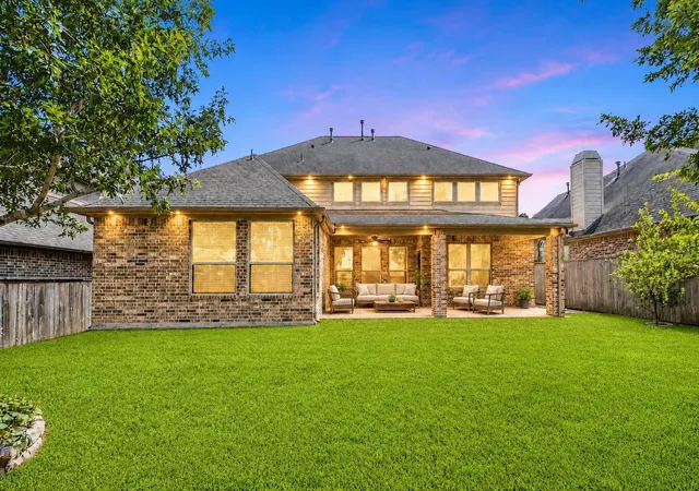 Photo 2 of Single family home for sale at 35 N Wheatleigh Dr, Tomball, TX 77375 | MLS# 21013357 | Listing updated on 2026-09-06