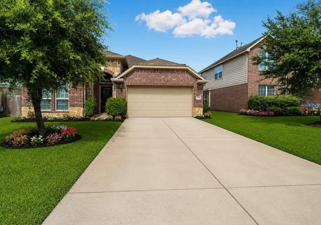 Photo 3 of Single family home for sale at 13806 Kodiak Brown Bear St, Crosby, TX 77532 | MLS# 29832189 | Listing updated on 2026-09-08