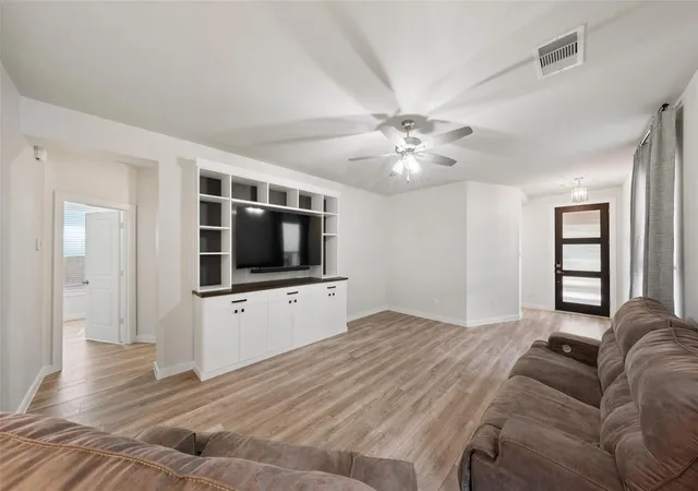 Photo 3 of Single family home for sale at 561 Timber Voyage Ct, Conroe, TX 77304 | MLS# 26815752 | Listing updated on 2026-10-05