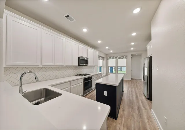 Photo 4 of Single family home for sale at 561 Timber Voyage Ct, Conroe, TX 77304 | MLS# 26815752 | Listing updated on 2026-10-05