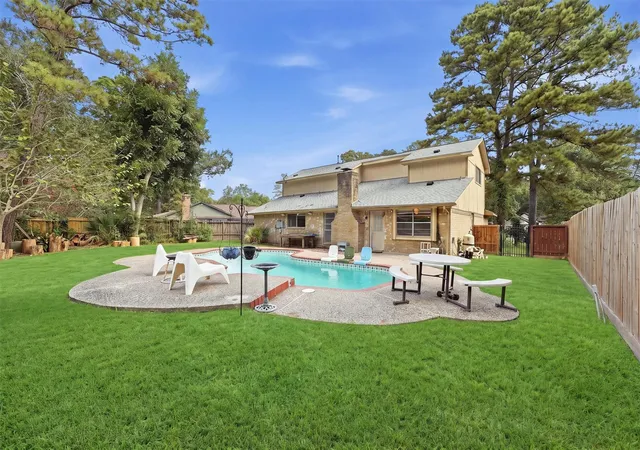 Photo 2 of Single family home for sale at 2010 River Village Dr, Kingwood, TX 77339 | MLS# 61708263 | Listing updated on 2026-10-03